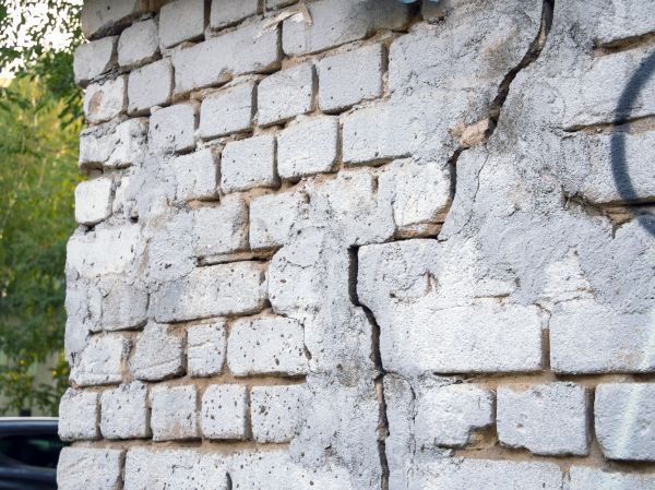 Cracked Brick Wall Repair in Sarasota